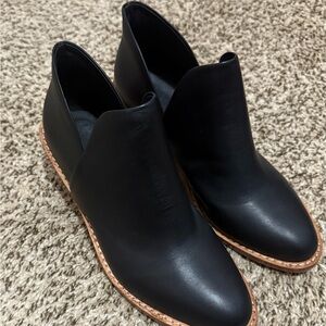 Veto Cuoio Leather Booties. 35